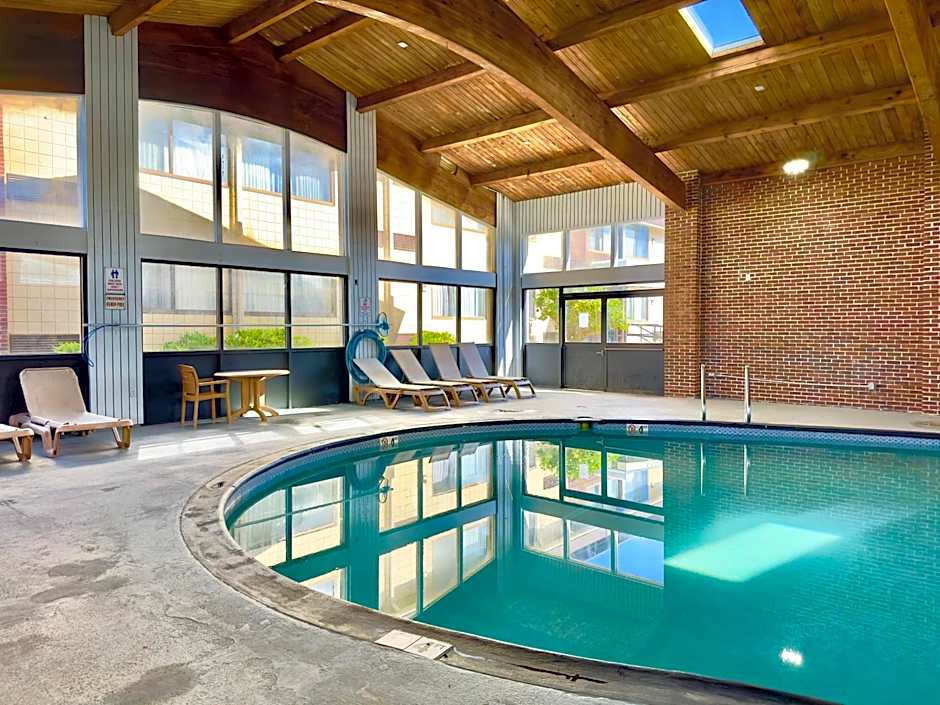 Riverview Inn & Suites