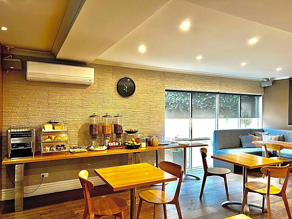 The Waverley International Hotel