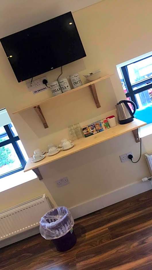 Ridge-Rock Accommodation