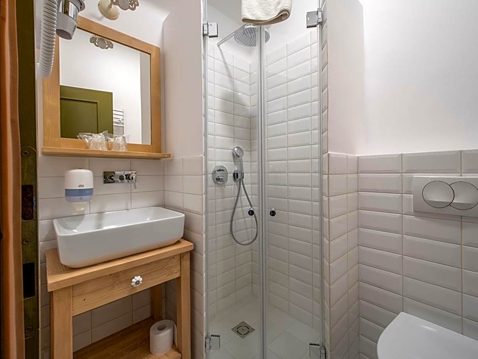 Berghi Hotel and Apartments