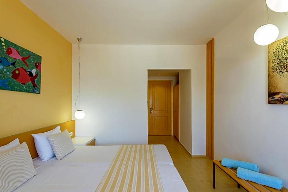 Zeus Hotels Palm Beach