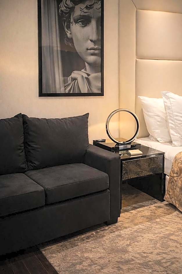 Hotel 9