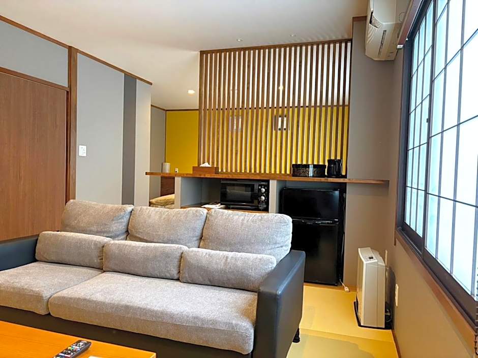 Nozawa Onsen Azegamikan