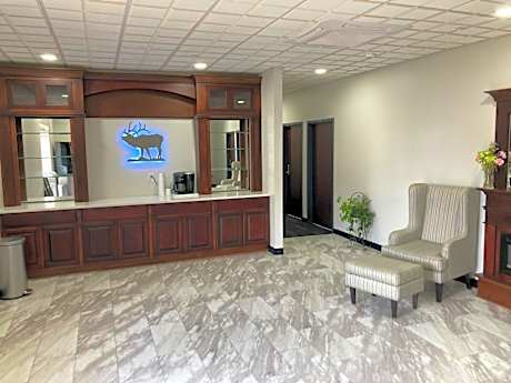 Elker Inn & Suites