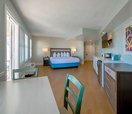 Deluxe King Suite