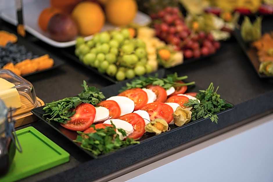 B&B Outlet Hotel - Metzingen - Bad Urach - Free Parking