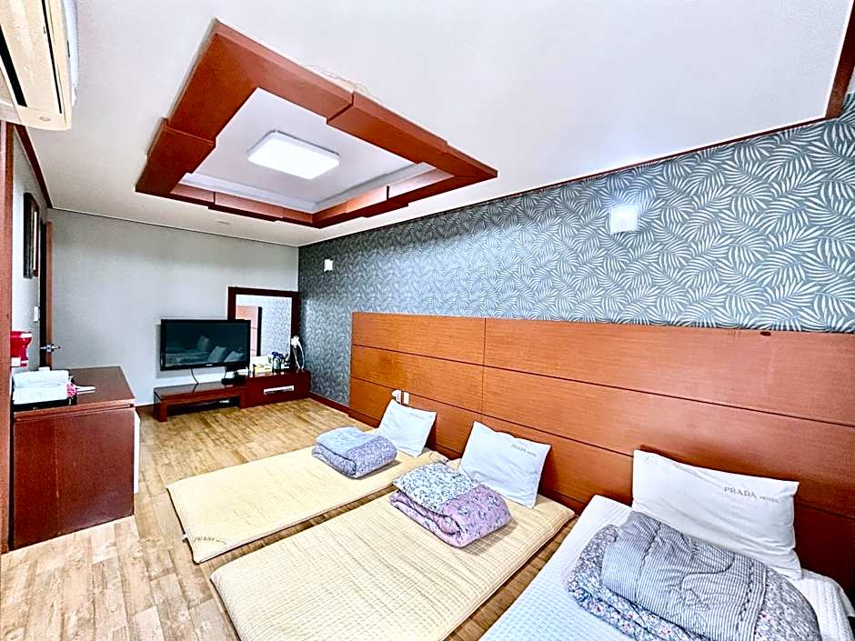 Prada motel