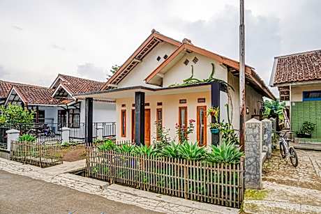 OYO 90997 Eco DesaCibodasBabakanGentong2Syariah