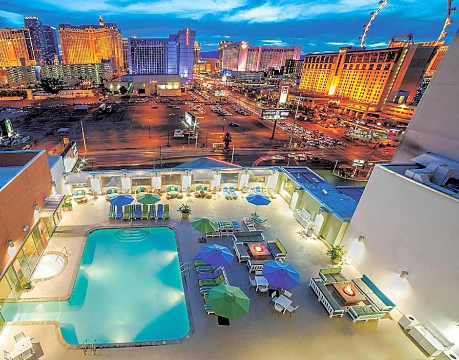 Ultimate Las Vegas Getaway One Bedroom Suite with Balcony, Kitchen, Gym, Pool & Free Parking