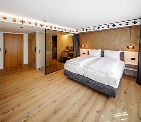 Deluxe Double Room with Shower