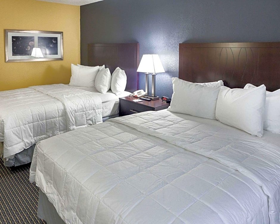 Photo 1 of 2 of 2 Queen Beds, Nonsmoking