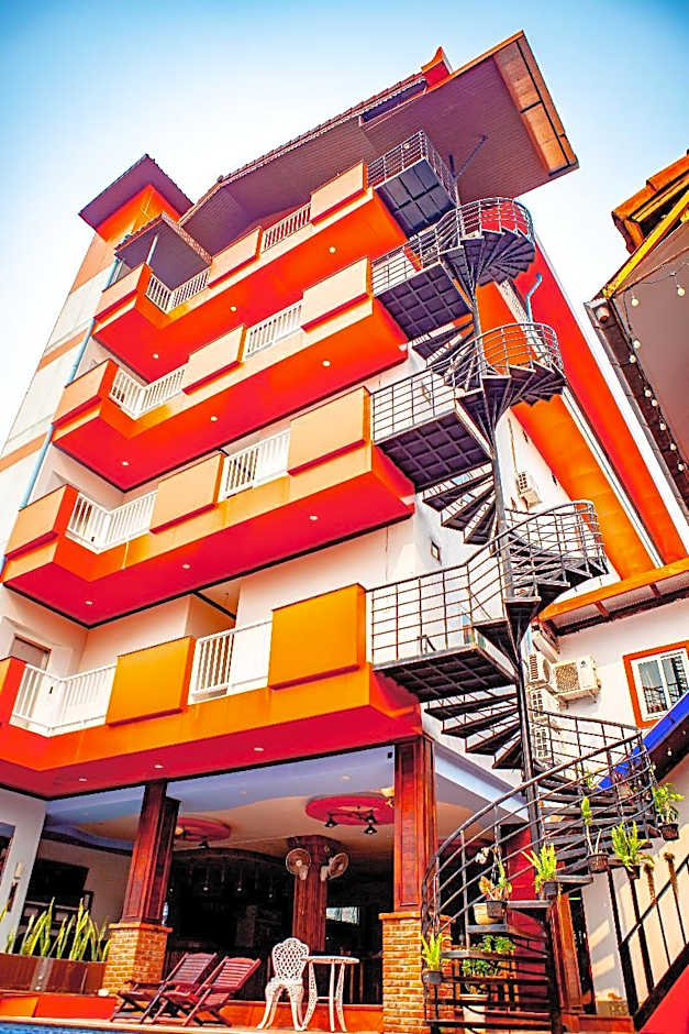 Ruby Riverside Hotel & Hostel