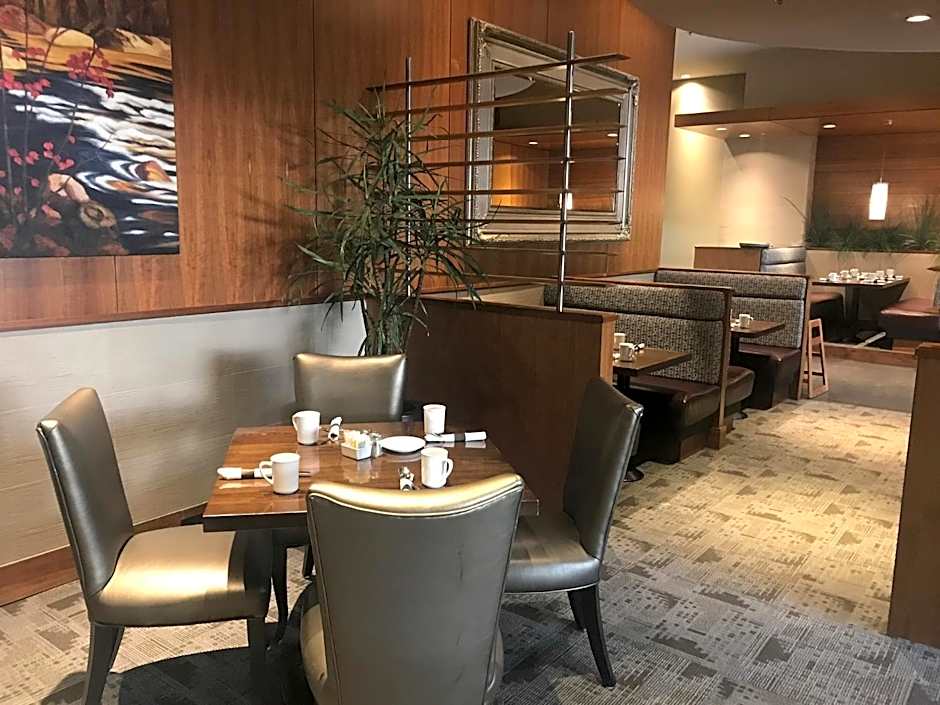 Best Western Premier Chateau Granville Hotel & Suites & Conference Centre