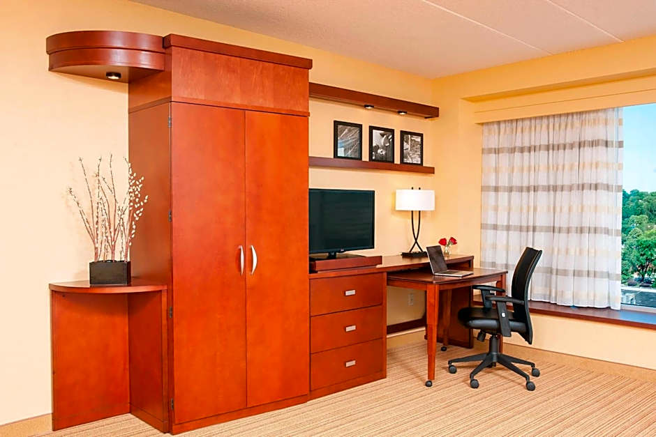 Courtyard by Marriott Peoria Downtown