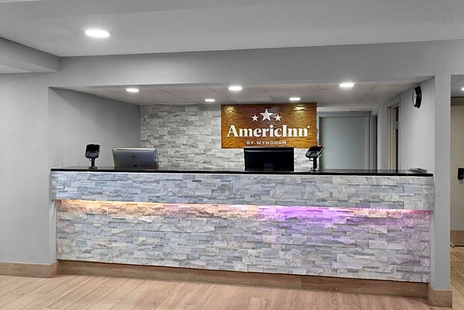 AmericInn by Wyndham Reedsburg