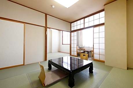 【Check In 15:00-21:00】Room Selected at Check In with Toilet - Non-Smoking