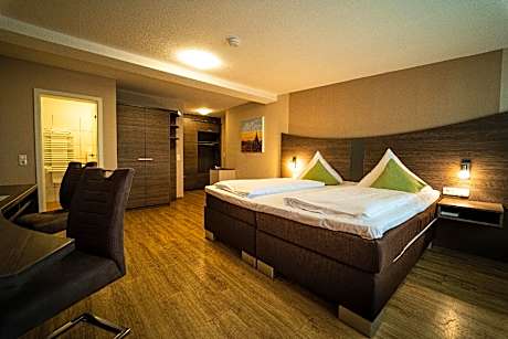 Doppelzimmer-Superior-Ensuite mit Dusche-Balkon