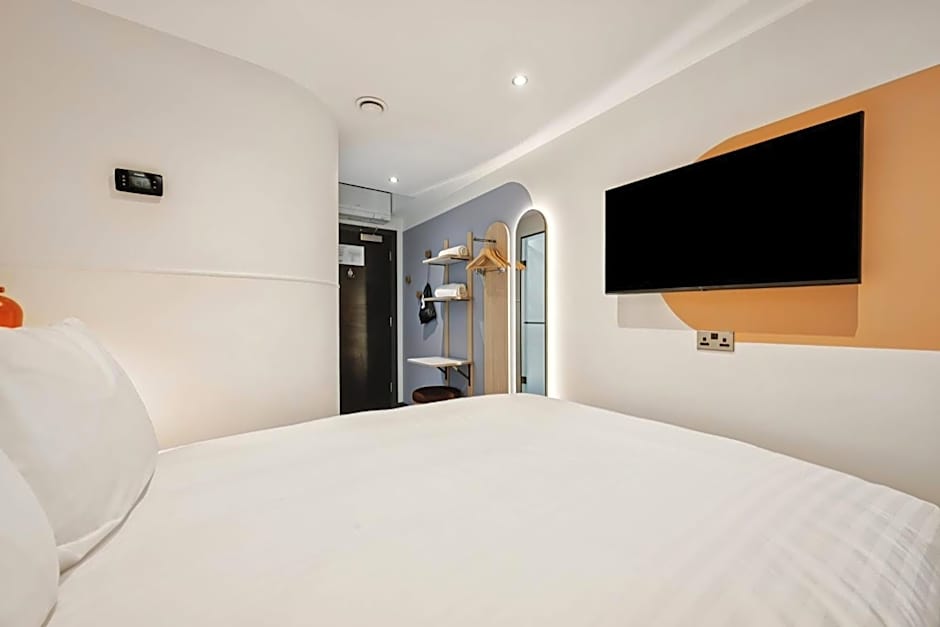 Tune Hotel Haymarket Edinburgh photo 36