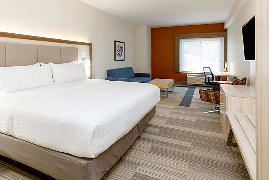 Holiday Inn Express & Suites Sturbridge By IHG