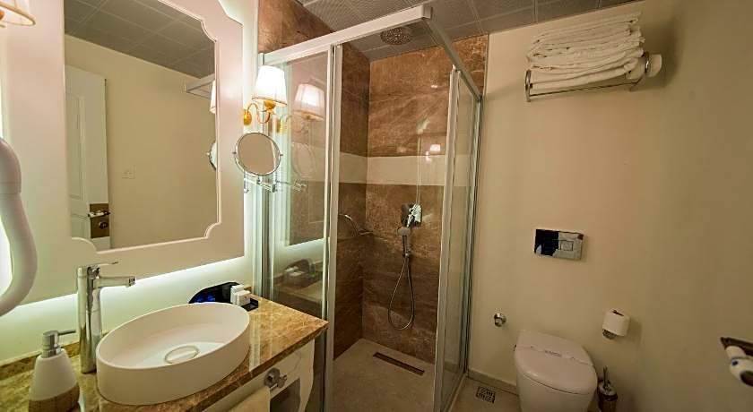 Montebello Deluxe Hotel