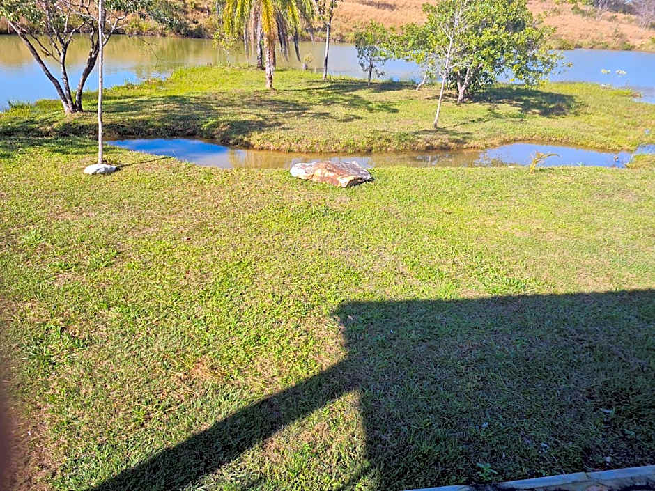 Chalé defronte Lagoa na Serra do Cipó próximo a Cachoeira Grande, Cachoeira do Pedrão e Cachoeira Véu da Noiva