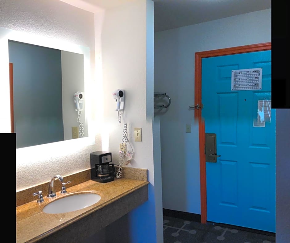 Howard Johnson by Wyndham Lubbock TX