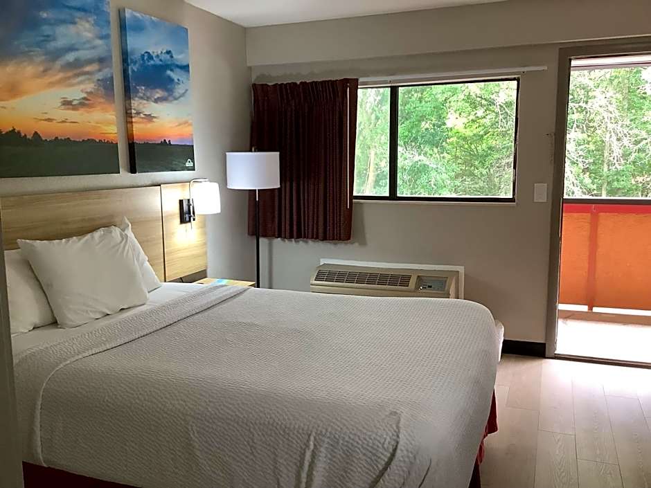 Days Inn by Wyndham Kingdom City