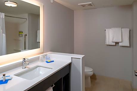 Standard Queen Room with Two Queen Beds