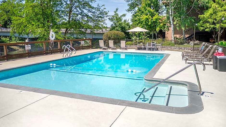 The Lodge at Riverside