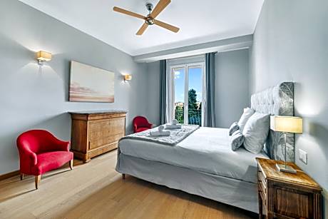 One-Bedroom Apartment with Garden View