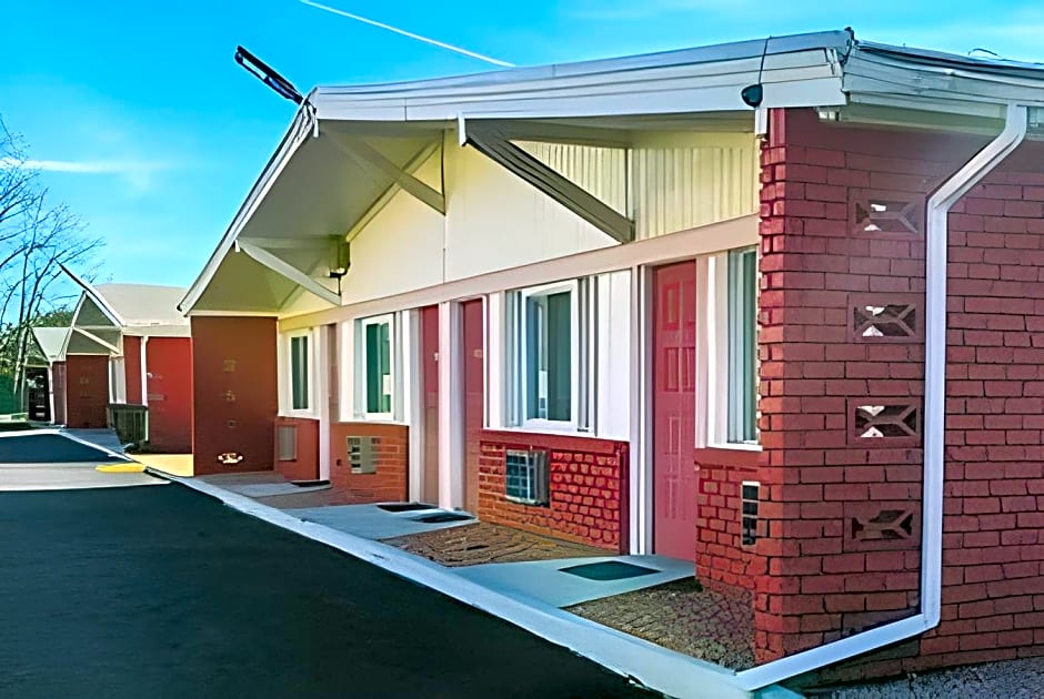 Travelodge by Wyndham Bay Shore Long Island