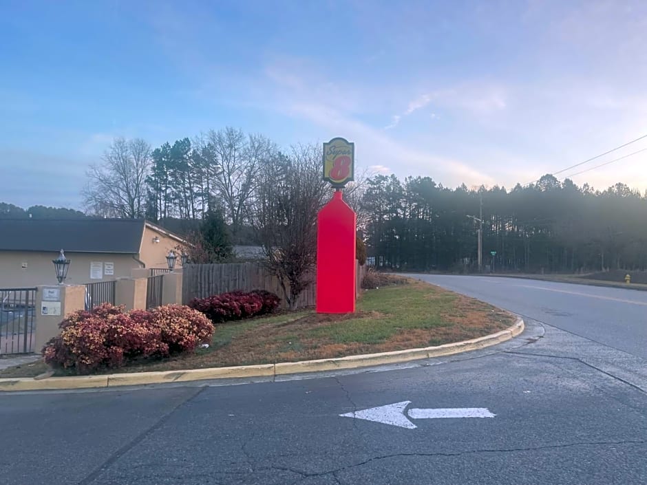 Super 8 by Wyndham Monroe