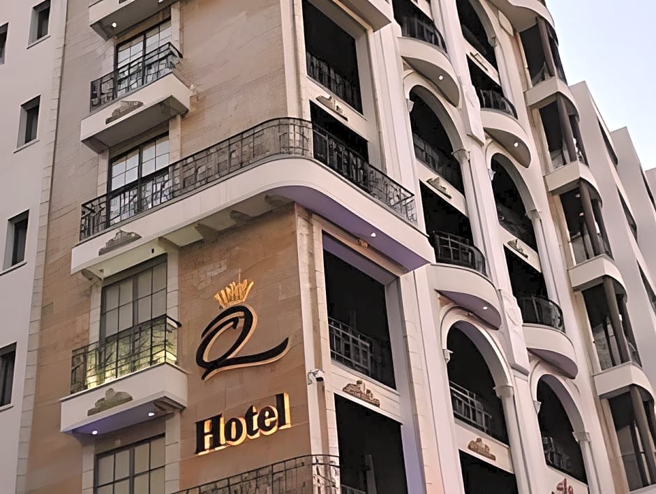 Q Hotel