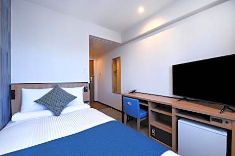 Standard Double Room with Small Double Bed - Smoking