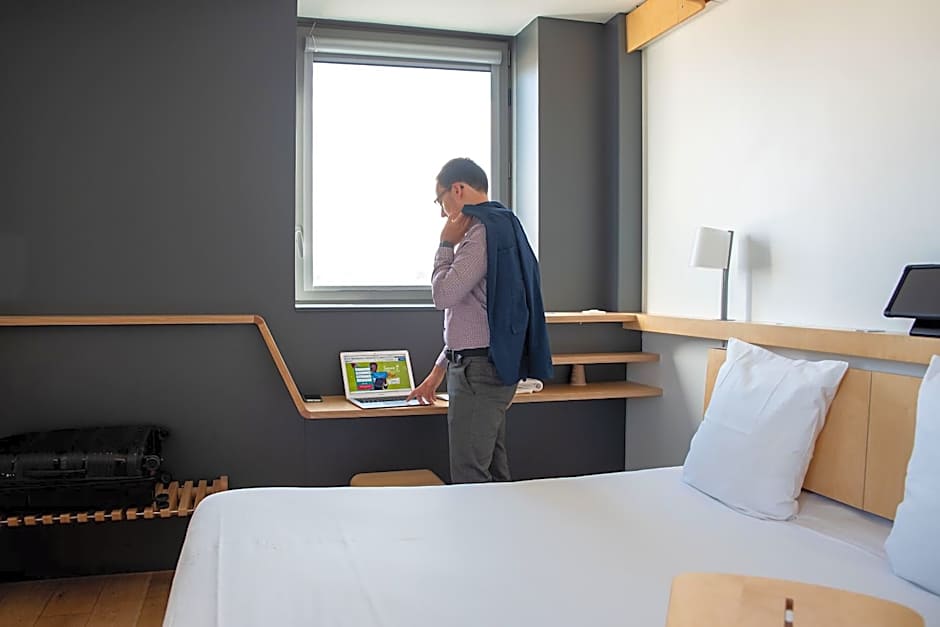 Nomad Paris Roissy CDG