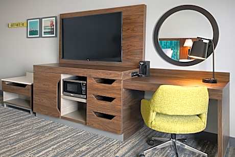 1 King With Chaise Lounge Nonsmoking