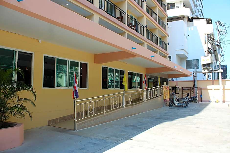 A.A. Pattaya Golden Beach Hotel