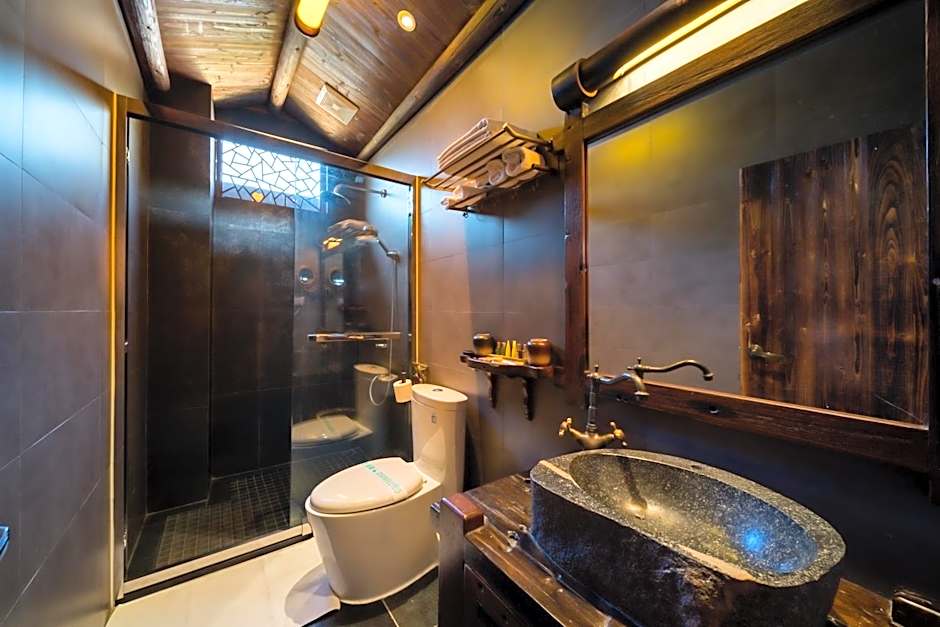 Yangshuo Tea Cozy-Free one way pick up service over 4 nights, English speaking, Yulong river location,Laundry service,Swimming pool, Bicycle rent