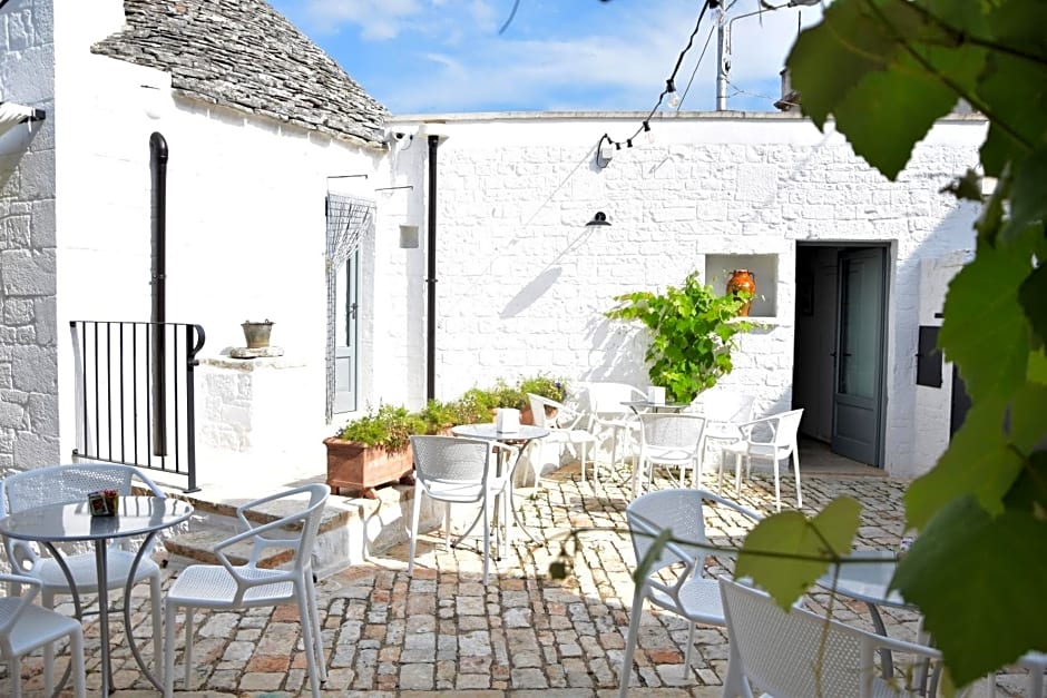 Corte Trullo Sovrano B&B