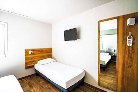 Classic Quadruple Room