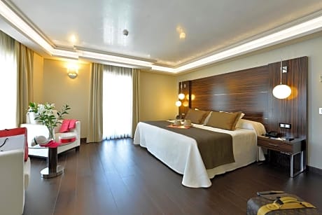 Double Room with Seating Area (4 adults)