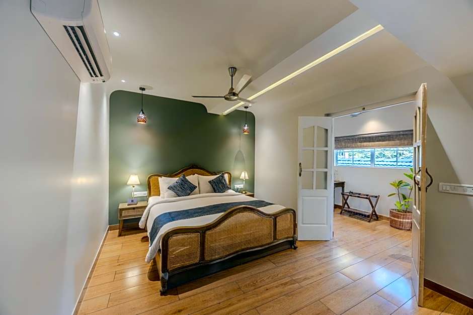Photo 1 of 11 of Executive Suite