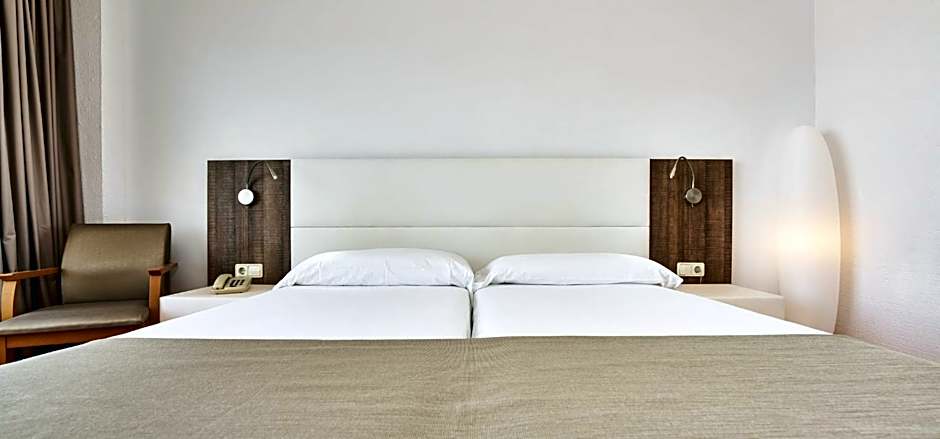 Globales Cala Viñas Adults Only 16+