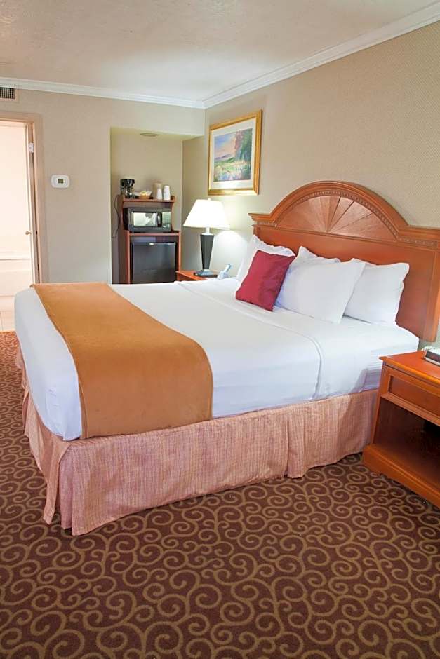 Red Arrow Inn & Suites, a Travelodge by Wyndham
