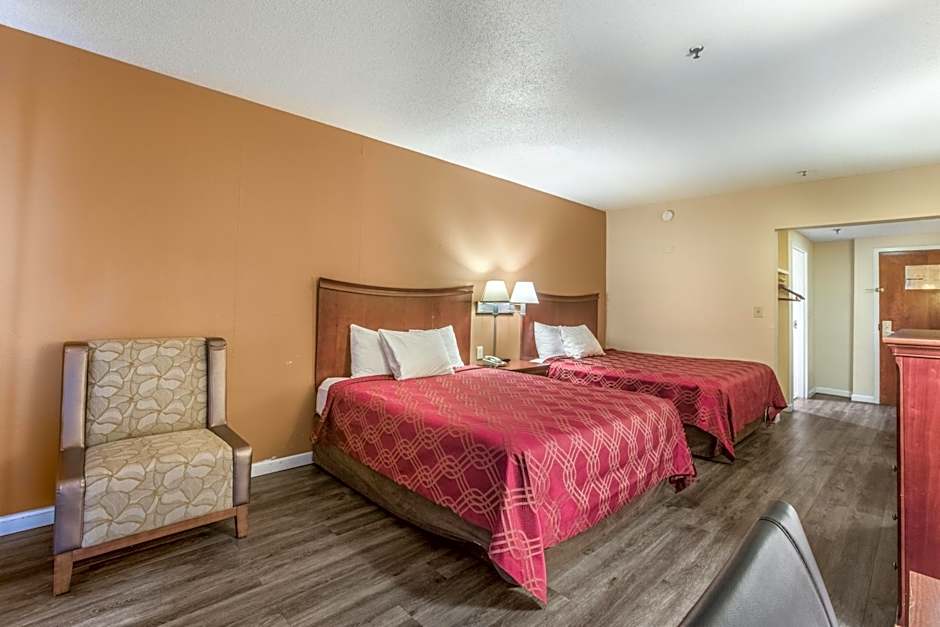 Econo Lodge Inn & Suites Marietta