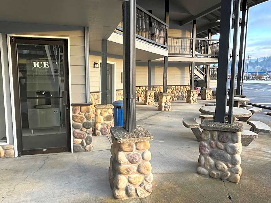 Seasons Motel