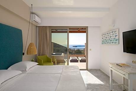 Superior Panoramic Sea view with Hot Tub (min. Age 8 Years Old)