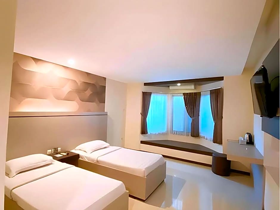 Alexander Hotel Tegal