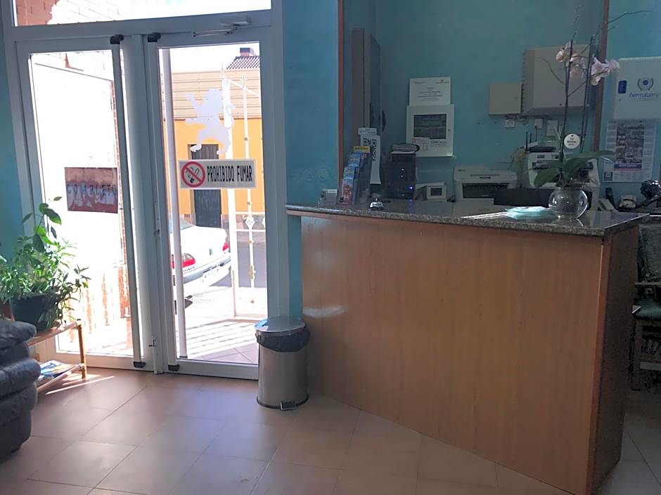 Hotel Los Leones, el más cercano a Warner