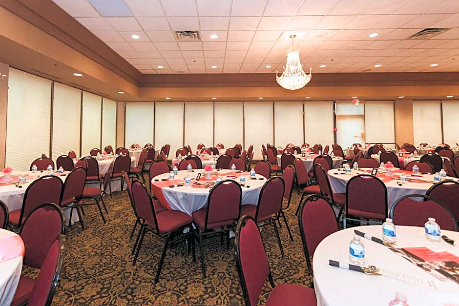 Ramada Hotel & Conference Center by Wyndham Plymouth